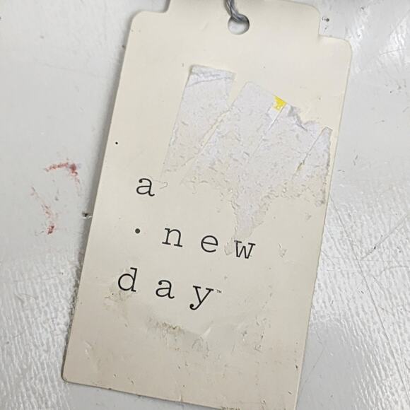 Target Universal Thread Set of 4 Silver Colored Plastic Butterfly Hair Clips NWT - Picture 6 of 7